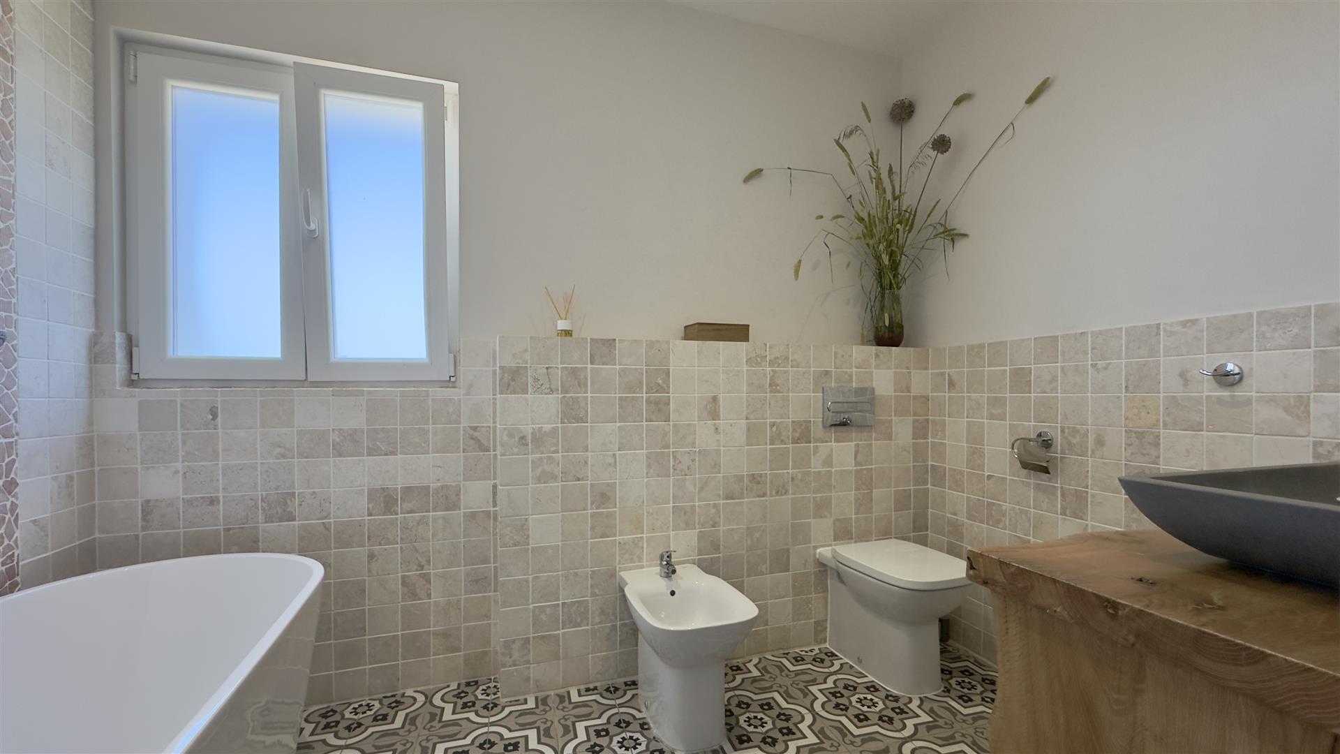 Image of Apartment - 3 Bedrooms - 2 Bathrooms for Rental in South District-Gibraltar, Image 4
